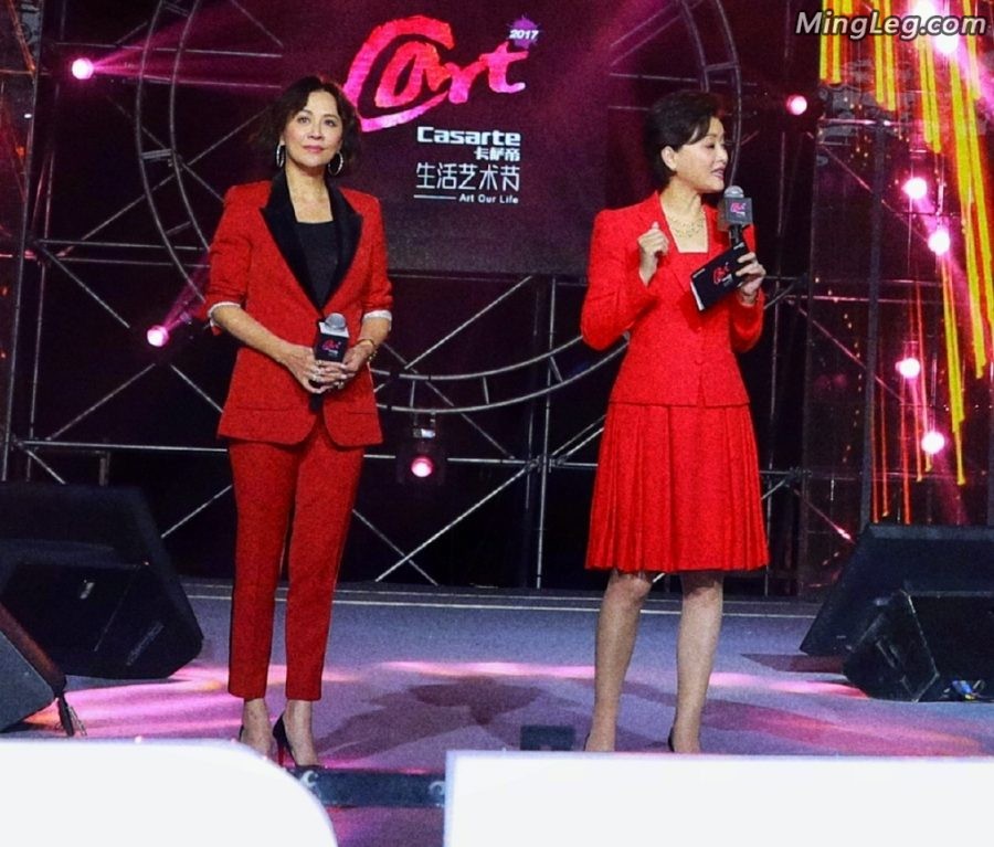 刘嘉玲性感细高跟鞋发上来不时要用，杨澜的肉丝也来助兴(24/58)
