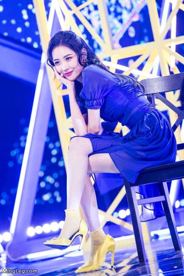 韩星李宣美尖头高跟性感表演(1/5)