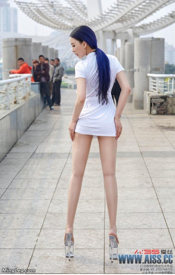 索菲码头穿行肉色丝袜美腿外拍有视频(23/72)