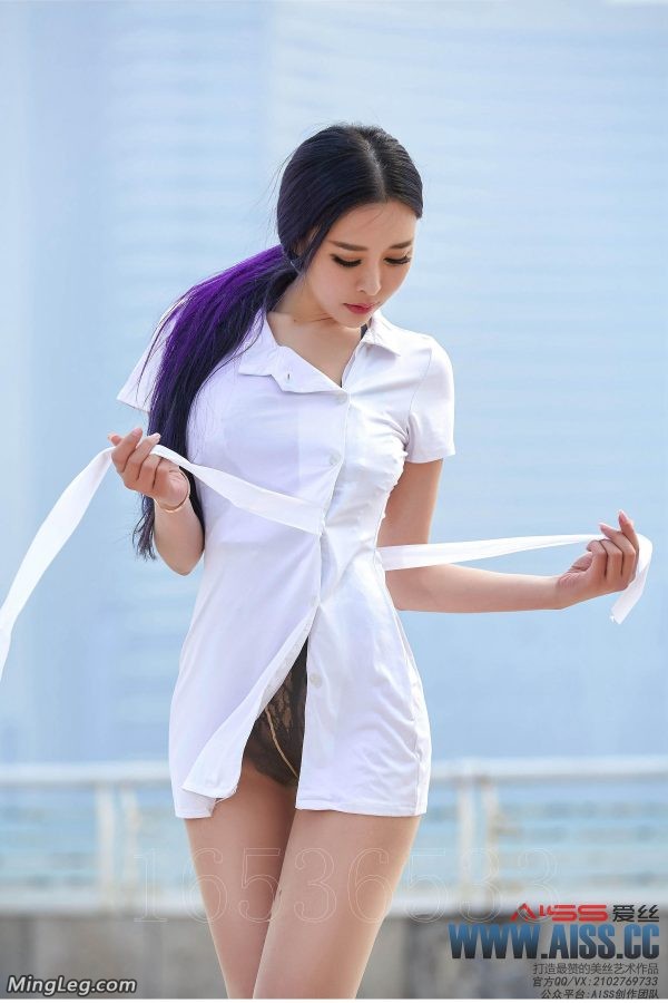 索菲码头穿行肉色丝袜美腿外拍有视频(9/72)