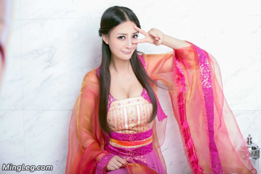 王李丹妮写真胸部是永恒的焦点(9/12)