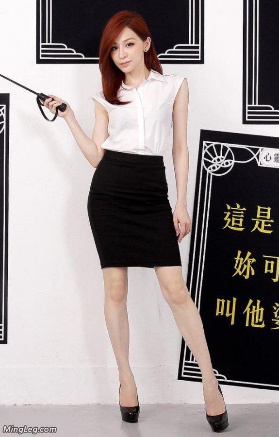 王心凌女老师制服高跟跟你讲一课(2/5)