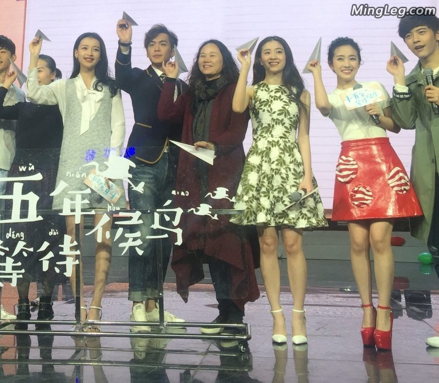 刘美含、张雪迎、孙怡穿超细高跟鞋玩足球(14/23)