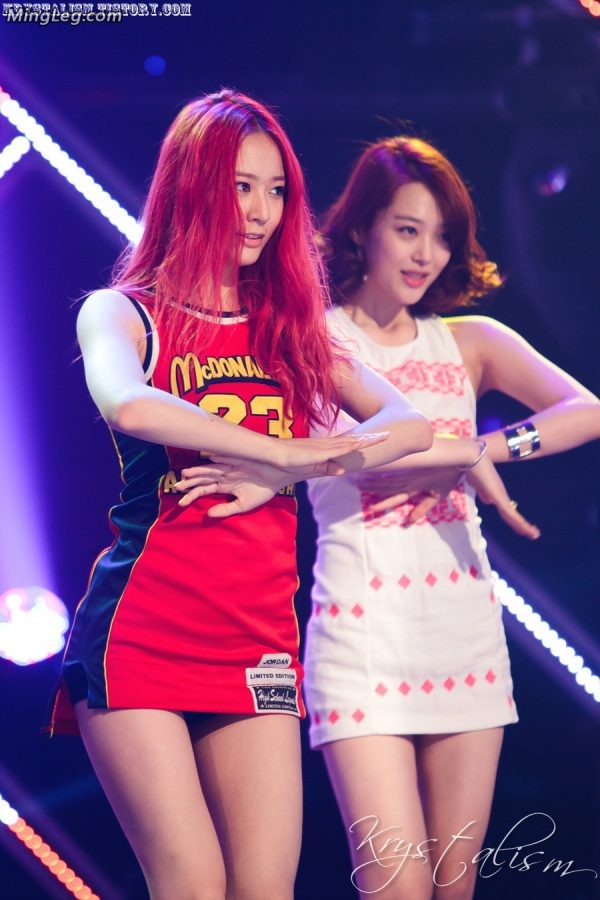 Jung Soo Jung dances in basketball clothes and sneakers(16/17)