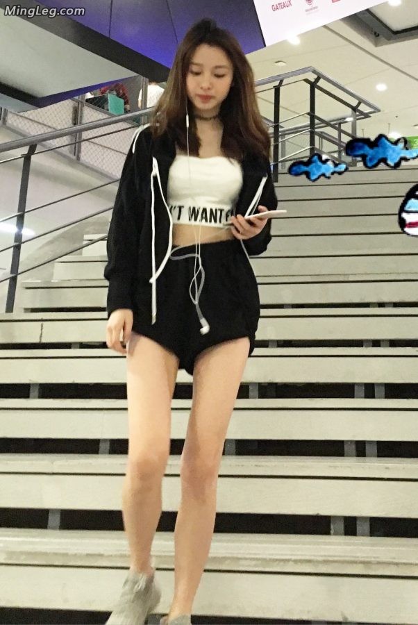 周二珂喜欢穿短裤各种美腿合集(6/7)