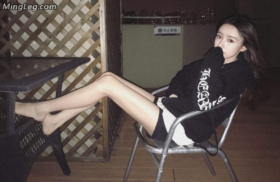网络女主播周二珂光着大腿(1/1)