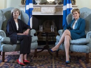 英国首相Theresa May和苏格兰首席部长Nicola Sturgeon高跟