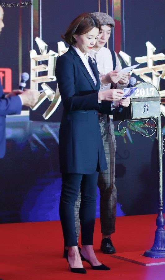 董卿宝宝红毯细高跟美脚背(13/16)