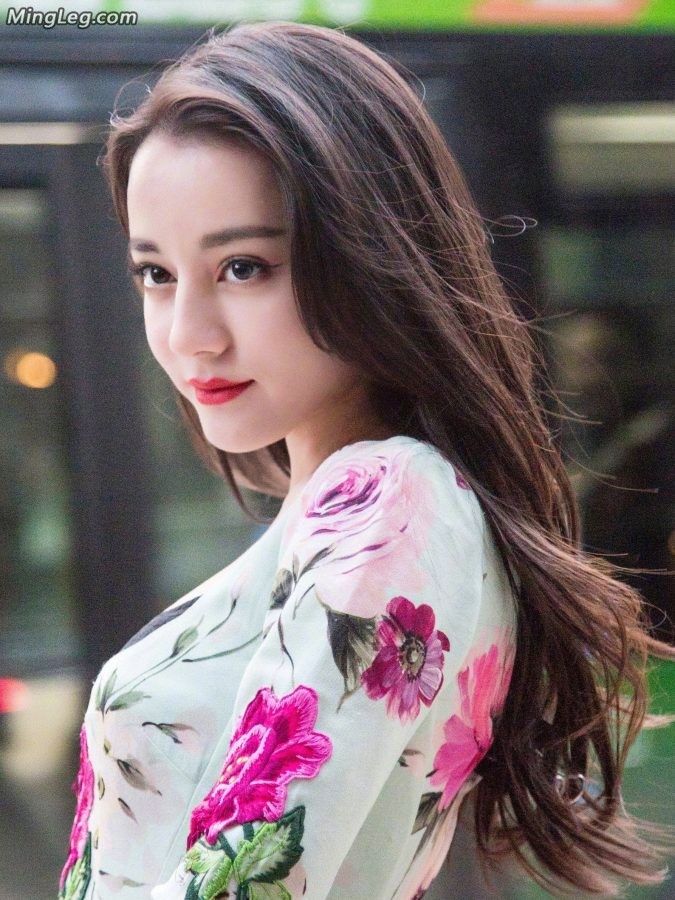 迪丽热巴这身材是又凸又翘适合各种姿势(3/4)