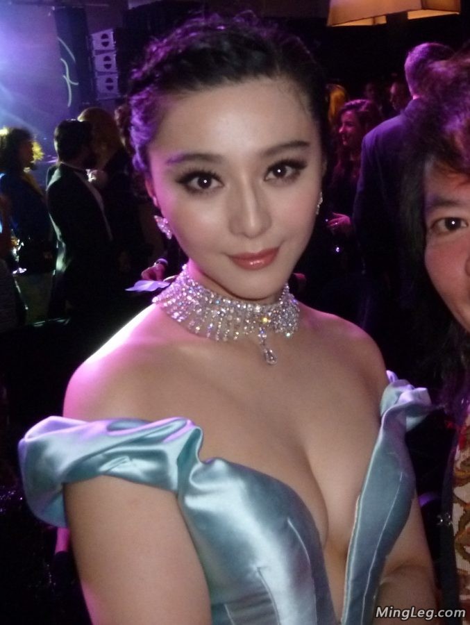 Fan Ye Fan Bingbing was so open when she wore a low-cut V-neck.(2/6)