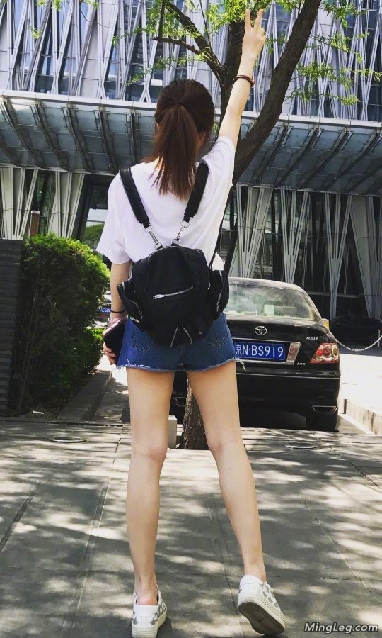 美少女冯提莫短裤玉腿(2/2)