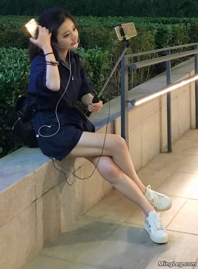 Internet anchor Feng Timo never forgets to work late at night(2/2)