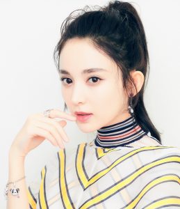 古力娜扎金色尖头细高跟鞋
