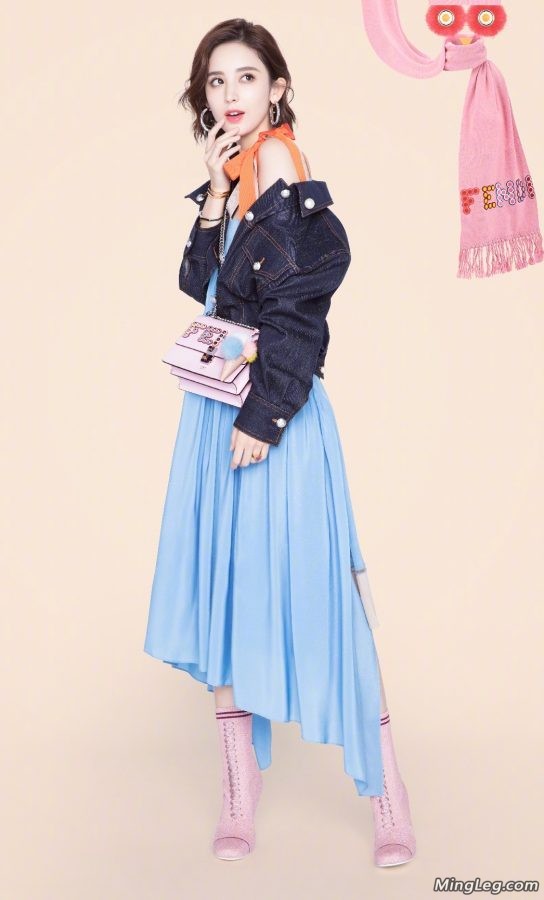 五彩古力娜扎高跟靴子美腿(2/12)