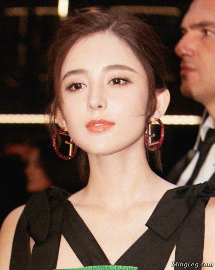 古力娜扎玉脚和脸蛋都好美(4/9)