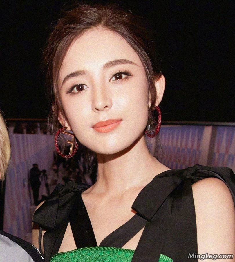 古力娜扎玉脚和脸蛋都好美(6/9)