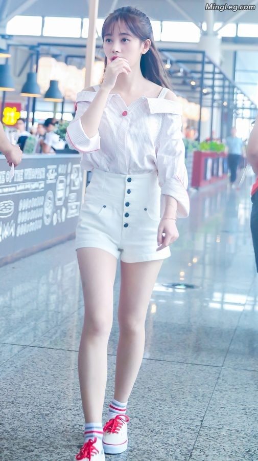 SNH48鞠婧祎清纯美丽玉腿(1/7)