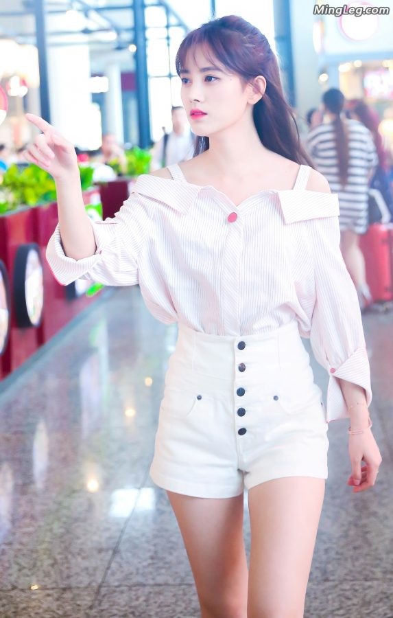 SNH48鞠婧祎清纯美丽玉腿(2/7)