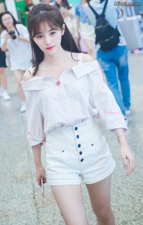 SNH48 Ju Jingyi's pure and beautiful legs(3/7)