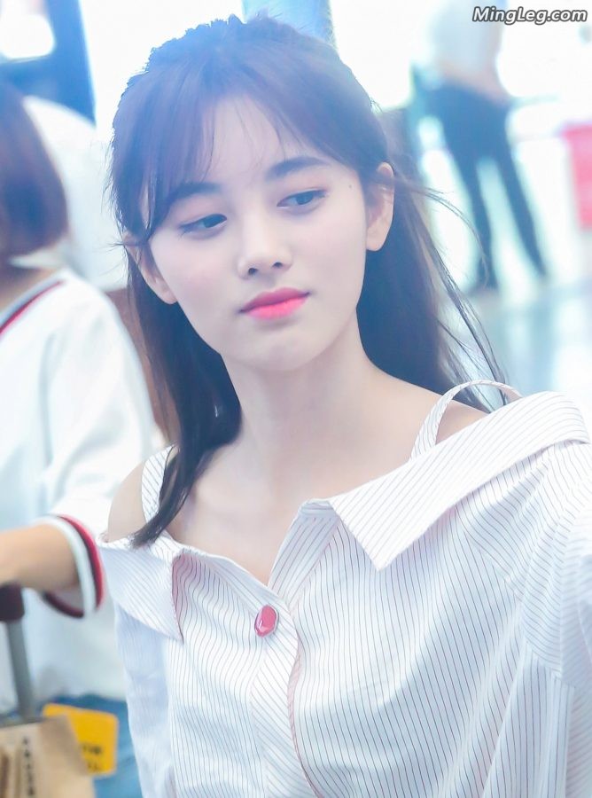SNH48鞠婧祎清纯美丽玉腿(4/7)