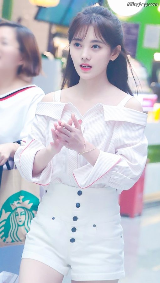 SNH48鞠婧祎清纯美丽玉腿(5/7)
