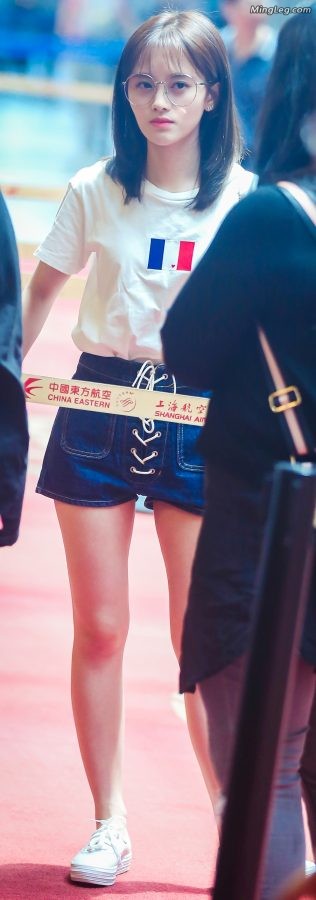 眼镜妹鞠婧祎超嫩白腿嫩出水(4/5)