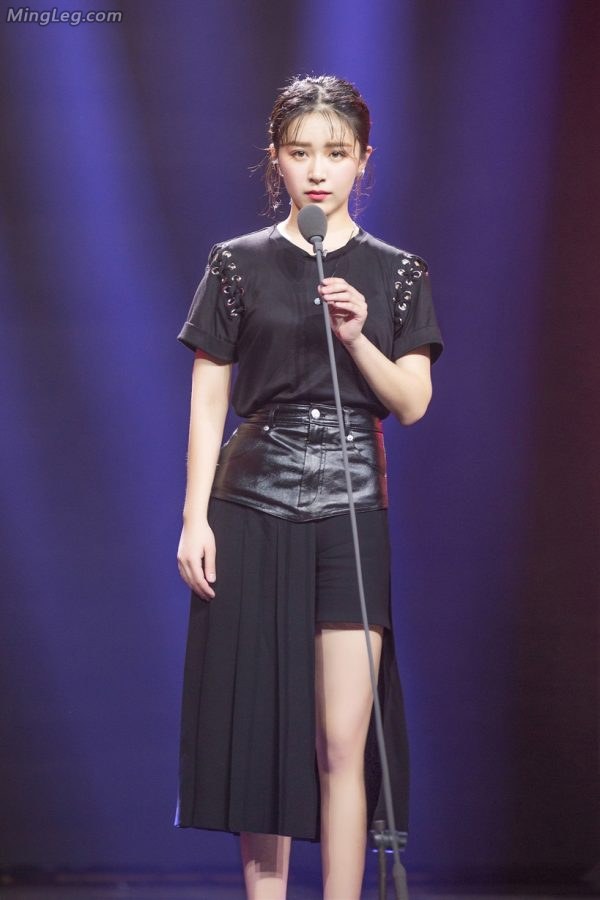 Kan Qingzi sexy short skirt with cool high jade feet(6/9)