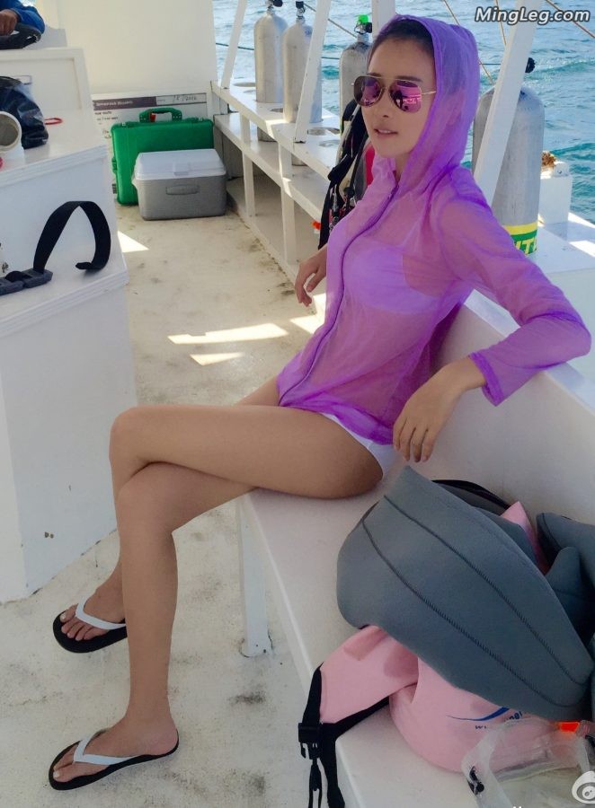 毛俊杰海边清凉人字拖美腿玉足(1/1)