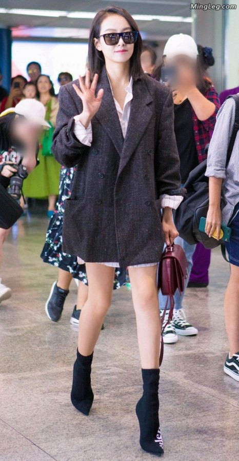 Song Qian's suit street photo, did you come out without wearing pants?(1/3)
