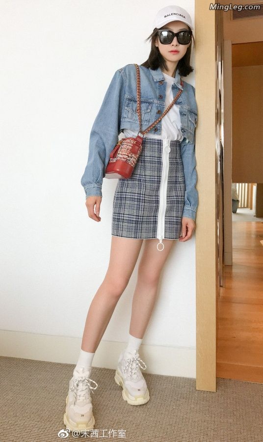 女星宋茜运动鞋细长腿(6/6)