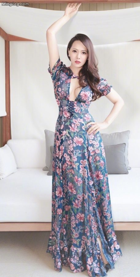 成熟的公主伊能静高跟鞋美腿美胸(6/7)