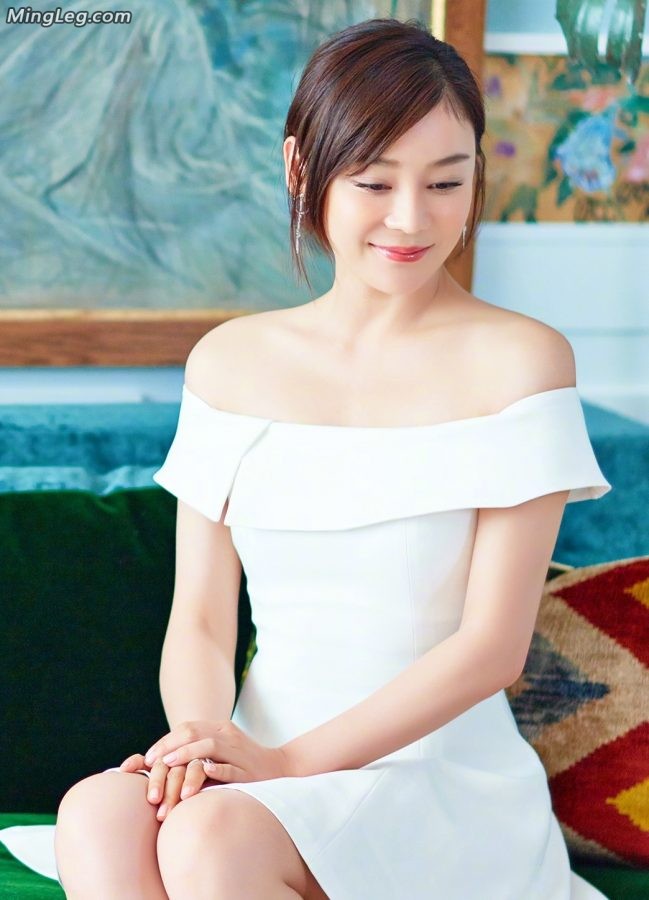 袁姗姗居家写真香肩美腿(7/7)