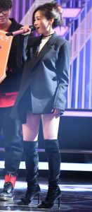 吐槽大会张靓颖美腿长靴子担任主咖