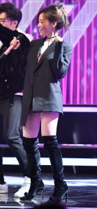 吐槽大会张靓颖美腿长靴子担任主咖