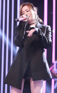 吐槽大会张靓颖美腿长靴子担任主咖