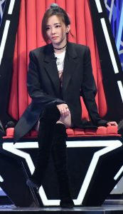 吐槽大会张靓颖美腿长靴子担任主咖