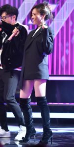 吐槽大会张靓颖美腿长靴子担任主咖