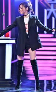 吐槽大会张靓颖美腿长靴子担任主咖