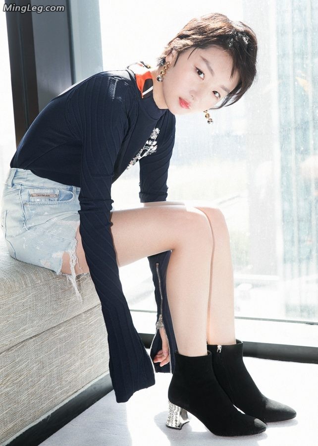 娇小女生周冬雨美腿写真(1/3)