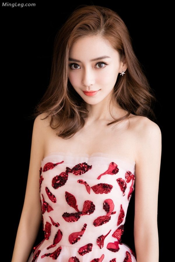 杨颖Angelababy最近很爱秀沟(6/6)