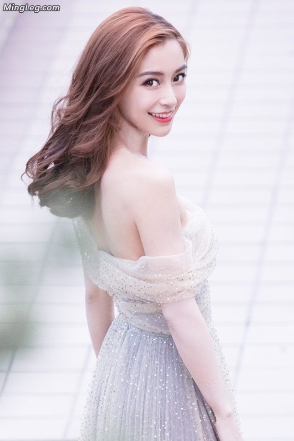Angelababy两颗白嫩酥胸(6/15)