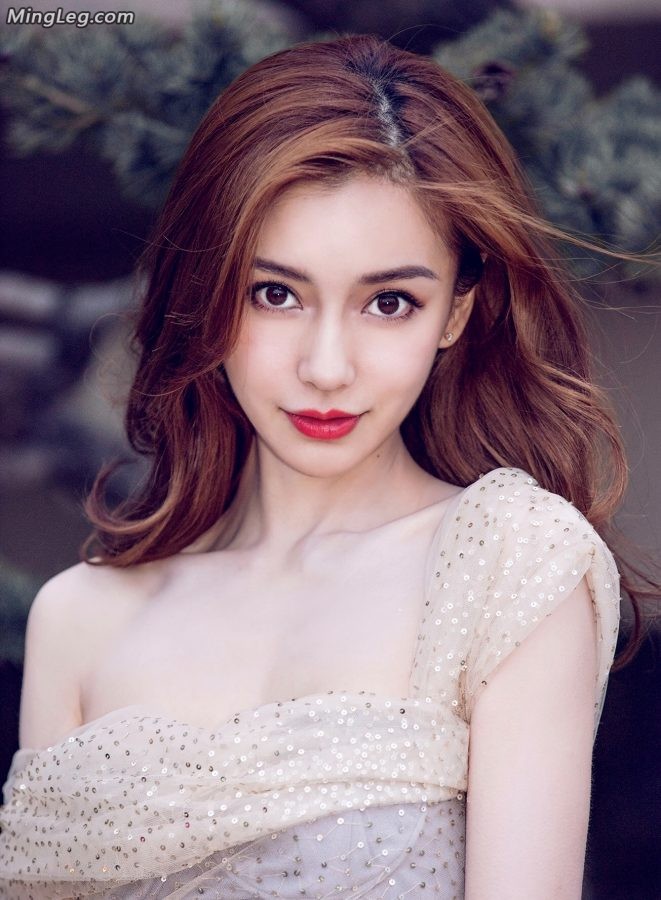 Angelababy两颗白嫩酥胸(8/15)