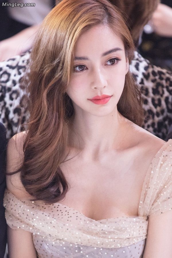 Angelababy两颗白嫩酥胸(12/15)