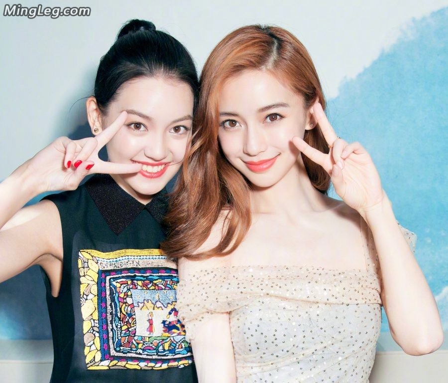 Angelababy两颗白嫩酥胸(3/15)