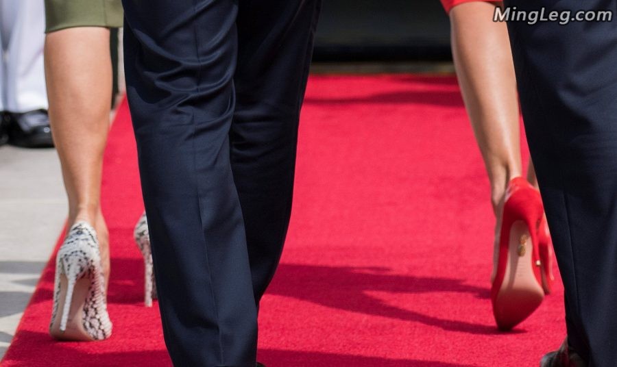 The high-heeled legs of the wives of the two presidents of Argentina and the United States(15/17)