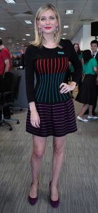 演员Rachel Riley紫色高跟二郎腿真实无P
