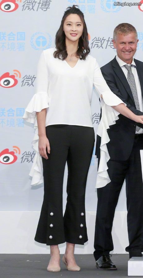 女排惠若琪退役后优雅高跟(4/4)