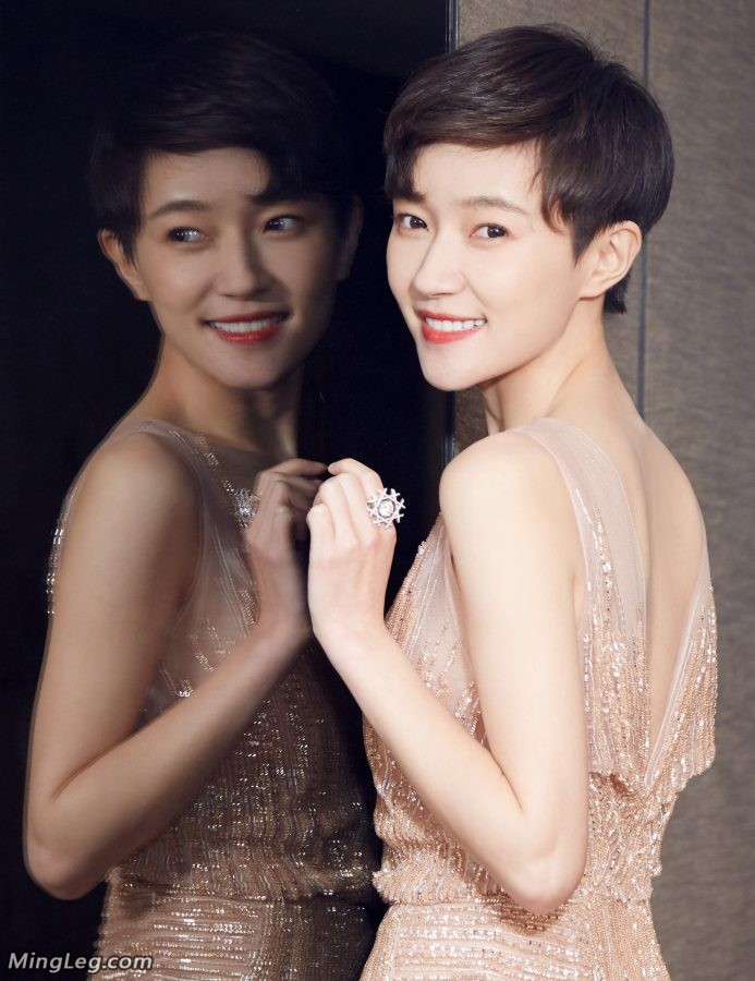 焦俊艳华丽长裙酥胸美背高跟脚(3/7)