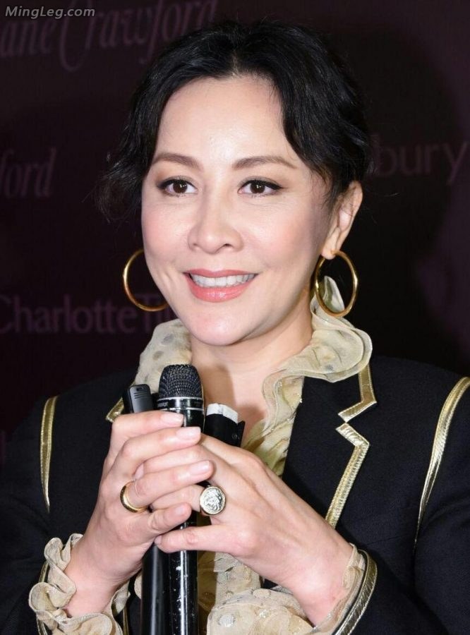 刘嘉玲阿姨纤细的长腿和美足(7/7)