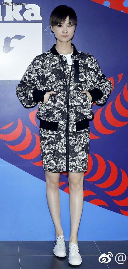 李宇春光滑的玉腿配上高跟鞋就更漂亮(3/6)